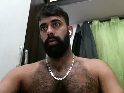 Snapshot of indianhairybull chatting on October 30, 12:01 am indianhairybull online show from October 30, 12:01 am