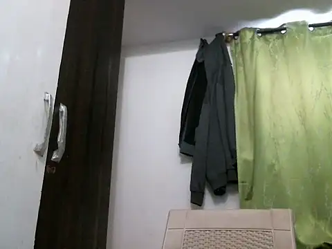 Snapshot of indianhairybull chatting on November 16, 4:51 am indianhairybull online show from November 16, 4:51 am