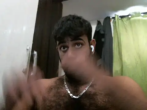 Snapshot of indianhairybull chatting on November 20, 4:23 am indianhairybull online show from November 20, 4:23 am