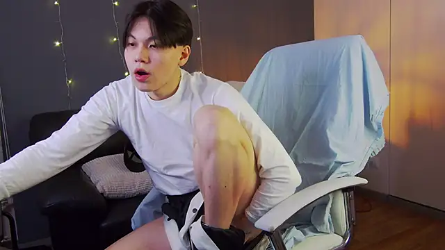 Snapshot of just_gay_ chatting on February 15, 1:10 am just gay online show from February 15, 1:10 am