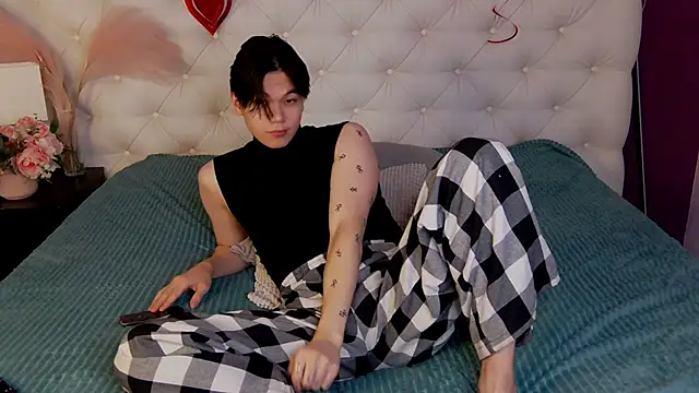 Snapshot of just_gay_ chatting on February 28, 1:36 pm just gay online show from February 28, 1:36 pm