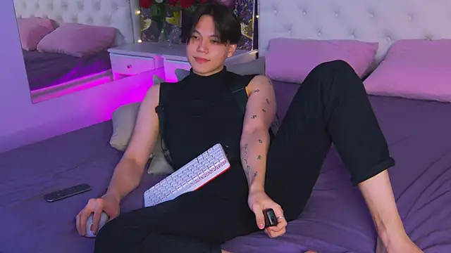 Snapshot of just_gay_ chatting on March 8, 10:34 pm just gay online show from March 8, 10:34 pm