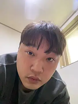 Snapshot of offwhite777 chatting on February 21, 5:46 am offwhite777 online show from February 21, 5:46 am