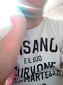 Snapshot of NAvoglia chatting on December 1, 1:05 pm NAvoglia online show from December 1, 1:05 pm