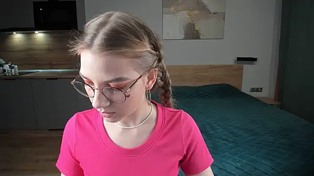 Enjoy everymoment  online show from February 14, 7:44 pm