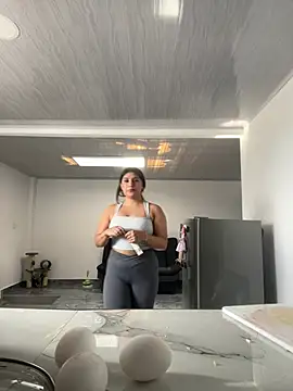 Snapshot of Arianna_Fioree chatting on February 12, 6:14 pm Arianna Fioree online show from February 12, 6:14 pm