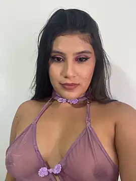 Snapshot of Arianna_Fioree chatting on July 18, 6:34 pm Arianna Fioree online show from July 18, 6:34 pm