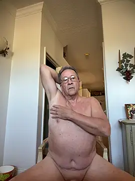 Snapshot of sissyboijamie1313 chatting on February 7, 8:34 pm sissyboijamie1313 online show from February 7, 8:34 pm