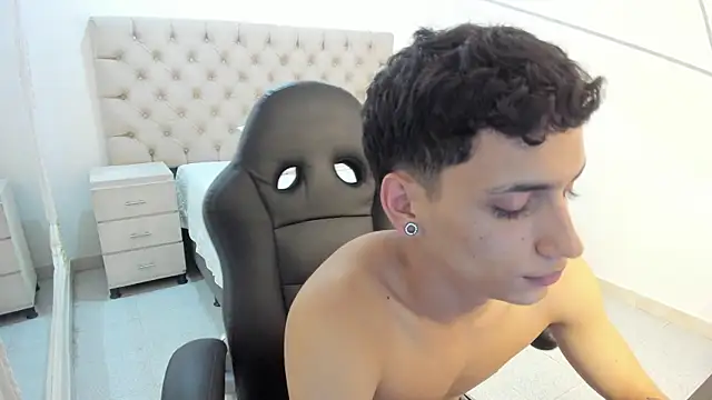 Snapshot of JhoanLeandro chatting on October 25, 7:05 am JhoanLeandro online show from October 25, 7:05 am