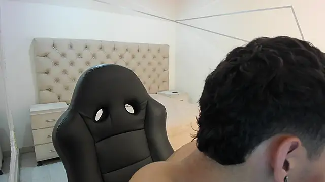 Snapshot of JhoanLeandro chatting on October 27, 5:44 am JhoanLeandro online show from October 27, 5:44 am