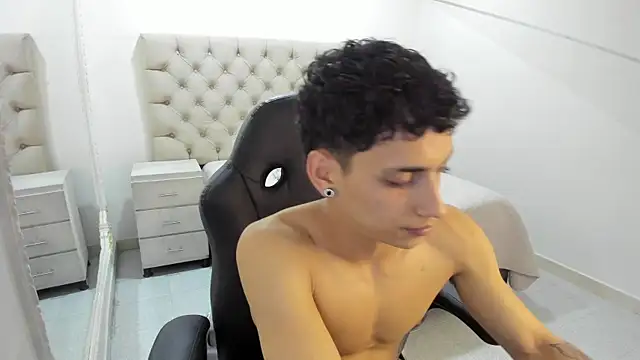 Snapshot of JhoanLeandro chatting on October 30, 5:20 am JhoanLeandro online show from October 30, 5:20 am