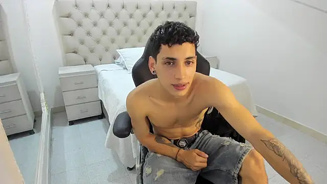 Snapshot of JhoanLeandro chatting on November 2, 5:21 am JhoanLeandro online show from November 2, 5:21 am