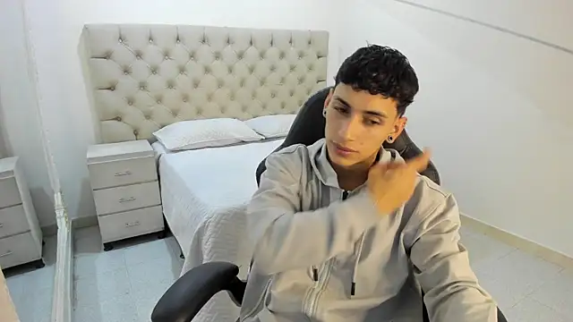 Snapshot of JhoanLeandro chatting on November 15, 4:54 am JhoanLeandro online show from November 15, 4:54 am