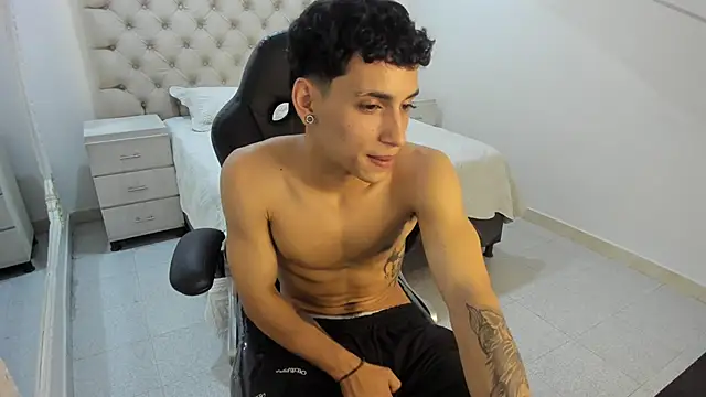 Snapshot of JhoanLeandro chatting on November 19, 6:24 am JhoanLeandro online show from November 19, 6:24 am