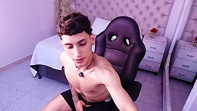 JhoanLeandro online show from April 26, 6:11 am