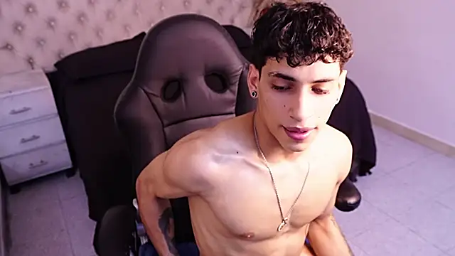 JhoanLeandro online show from June 13, 6:44 am