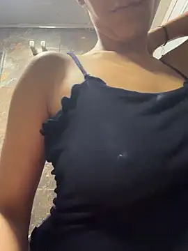 Snapshot of vicky_bass chatting on November 18, 1:55 am vicky bass online show from November 18, 1:55 am