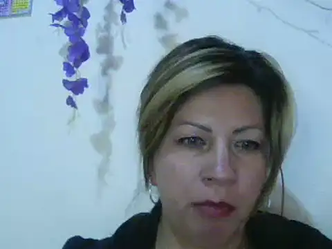 Snapshot of xxsexycutexxx chatting on February 25, 5:04 pm xxsexycutexxx online show from February 25, 5:04 pm