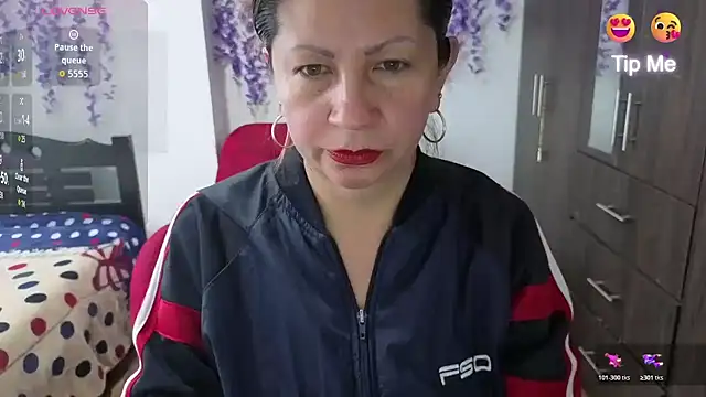Snapshot of xxsexycutexxx chatting on December 2, 11:37 am xxsexycutexxx online show from December 2, 11:37 am