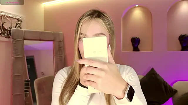 AmaiaHaywood online show from February 3, 6:00 am