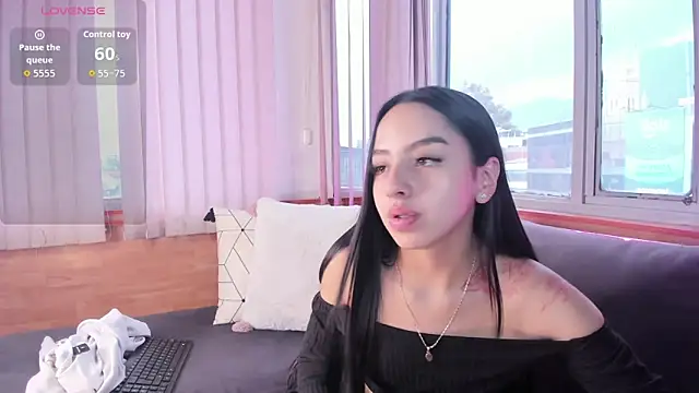 Daphne chers online show from February 12, 8:15 pm