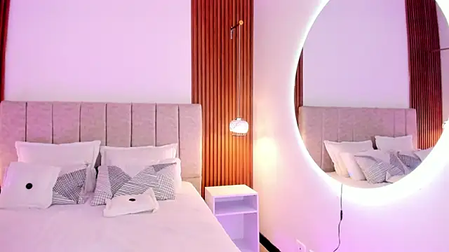 khloe-sweet online show from October 25, 1:18 pm