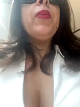 Snapshot of laarti chatting on September 10, 1:00 pm laarti online show from September 10, 1:00 pm