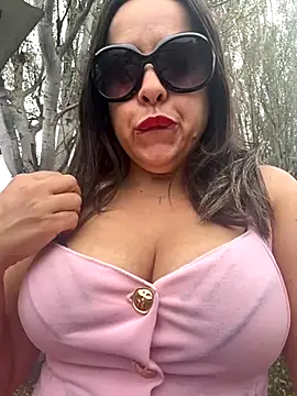 Snapshot of laarti chatting on September 16, 9:43 am laarti online show from September 16, 9:43 am