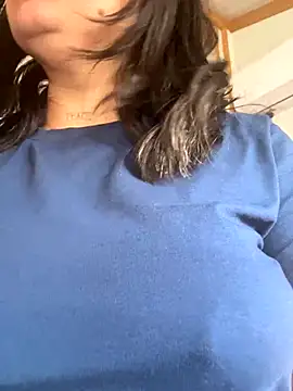 Snapshot of laarti chatting on October 5, 11:30 am laarti online show from October 5, 11:30 am