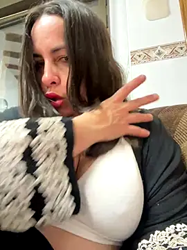 Snapshot of laarti chatting on October 18, 11:27 pm laarti online show from October 18, 11:27 pm