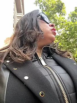 Snapshot of laarti chatting on October 22, 9:53 am laarti online show from October 22, 9:53 am