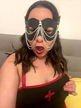 Snapshot of laarti chatting on November 5, 12:49 pm laarti online show from November 5, 12:49 pm