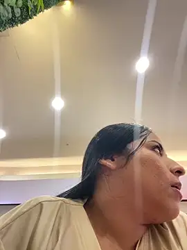 lamaravilla 08 online show from March 5, 10:50 pm