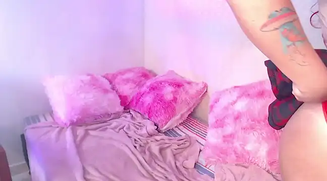 Snapshot of EstefyTabbo chatting on February 2, 2:56 pm EstefyTabbo online show from February 2, 2:56 pm