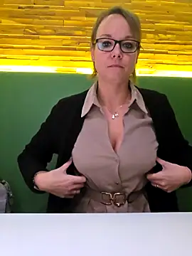 Snapshot of Fuxy-love69 chatting on December 5, 5:31 pm Fuxy-love69 online show from December 5, 5:31 pm