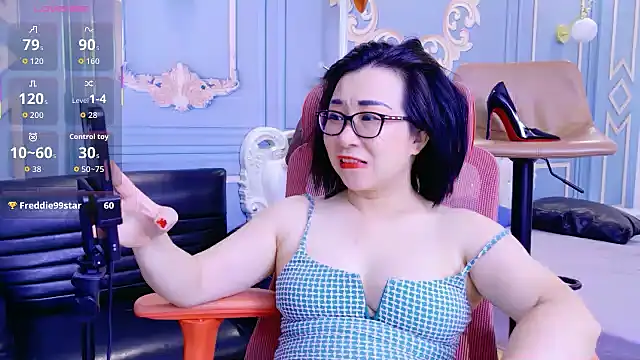 Snapshot of LucianaMe chatting on June 6, 4:01 pm LucianaMe online show from June 6, 4:01 pm