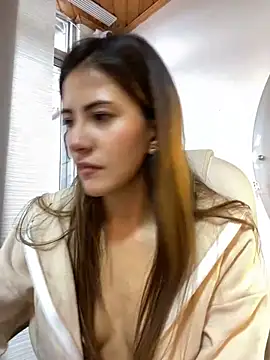 Snapshot of Andrea18_blonde chatting on February 22, 3:58 pm Andrea18 blonde online show from February 22, 3:58 pm