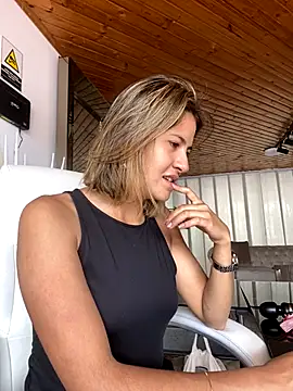 Snapshot of Andrea18_blonde chatting on November 5, 4:07 pm Andrea18 blonde online show from November 5, 4:07 pm