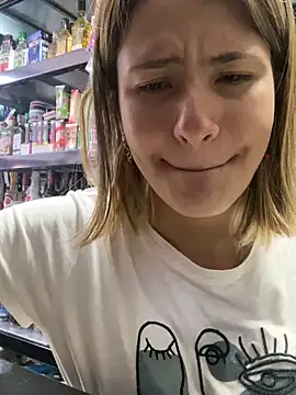 Snapshot of Andrea18_blonde chatting on November 13, 3:55 pm Andrea18 blonde online show from November 13, 3:55 pm