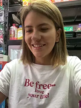 Snapshot of Andrea18_blonde chatting on November 25, 3:23 pm Andrea18 blonde online show from November 25, 3:23 pm