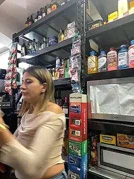 Andrea18 blonde online show from February 18, 8:38 pm