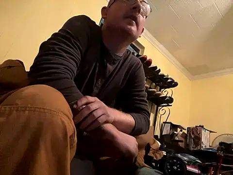 Snapshot of ClimbedCaelum chatting on November 10, 6:45 am ClimbedCaelum online show from November 10, 6:45 am