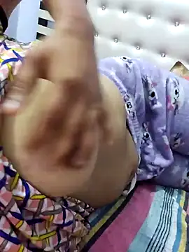 Snapshot of Pihu_654 chatting on February 1, 8:29 am Pihu 654 online show from February 1, 8:29 am