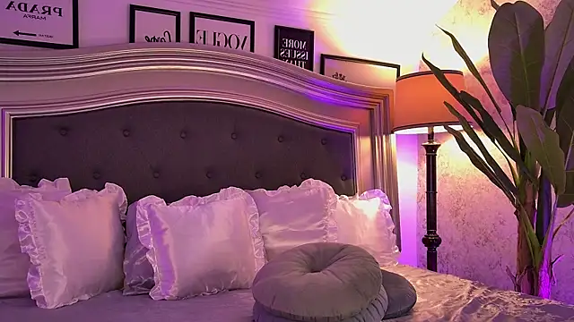 Amber Luna online show from September 28, 5:24 am