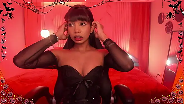 Snapshot of Gigi_Strawberry chatting on October 31, 6:25 am Gigi Strawberry online show from October 31, 6:25 am