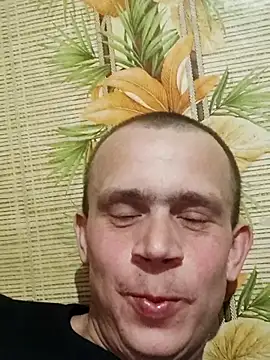 Snapshot of alex_brow_n chatting on February 13, 7:42 pm alex brow n online show from February 13, 7:42 pm