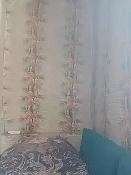 Snapshot of alex_brow_n chatting on March 1, 8:23 am alex brow n online show from March 1, 8:23 am