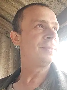 Snapshot of alex_brow_n chatting on March 16, 10:44 am alex brow n online show from March 16, 10:44 am