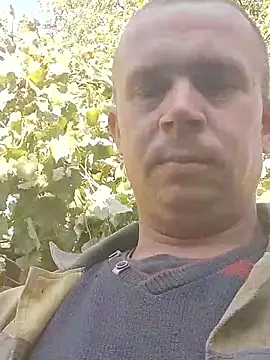 Snapshot of alex_brow_n chatting on September 14, 7:18 am alex brow n online show from September 14, 7:18 am