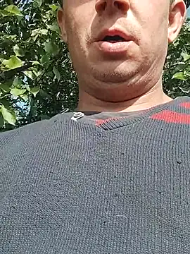 Snapshot of alex_brow_n chatting on October 3, 9:50 am alex brow n online show from October 3, 9:50 am